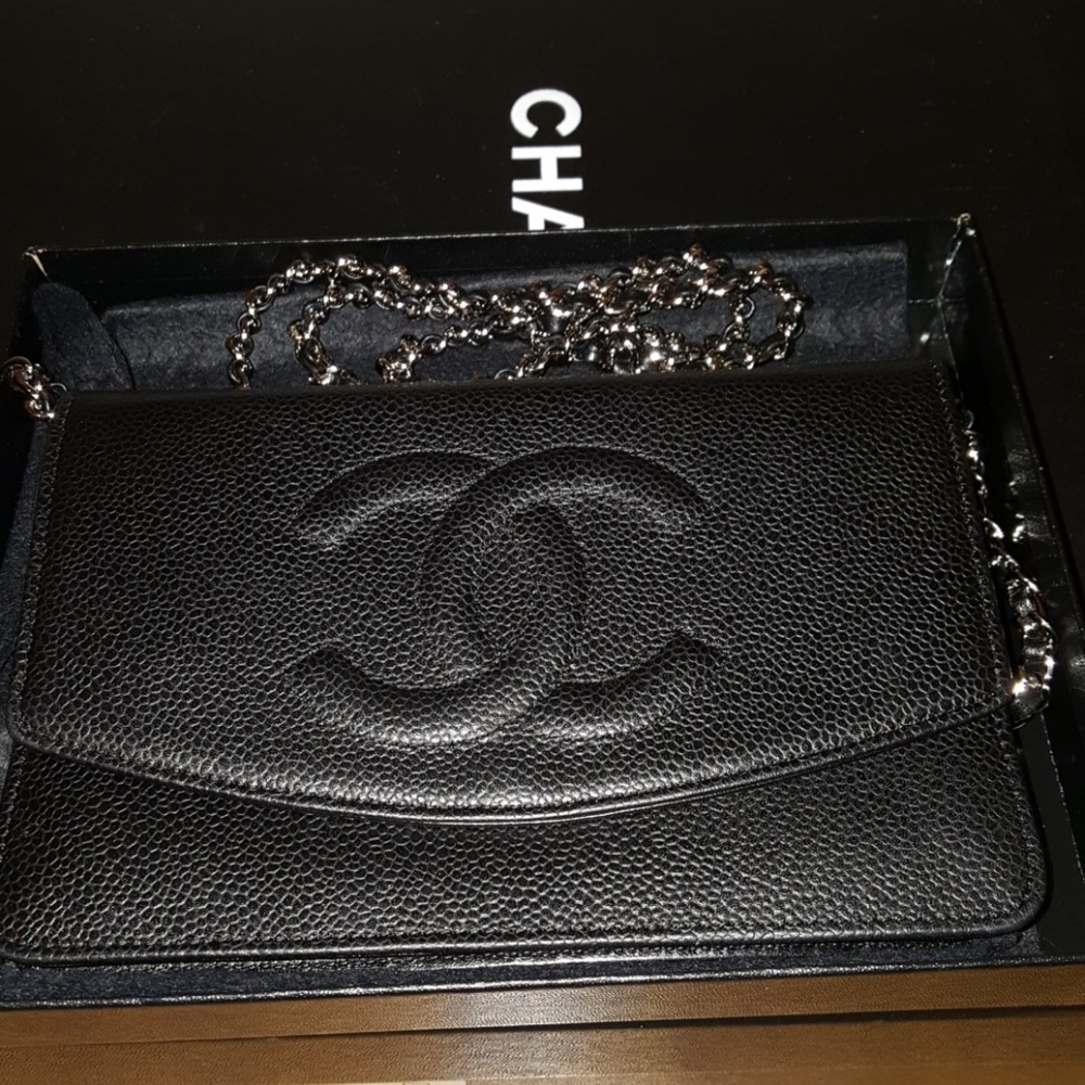 Blk Chanel wallet on a chain(caviar)(authentic